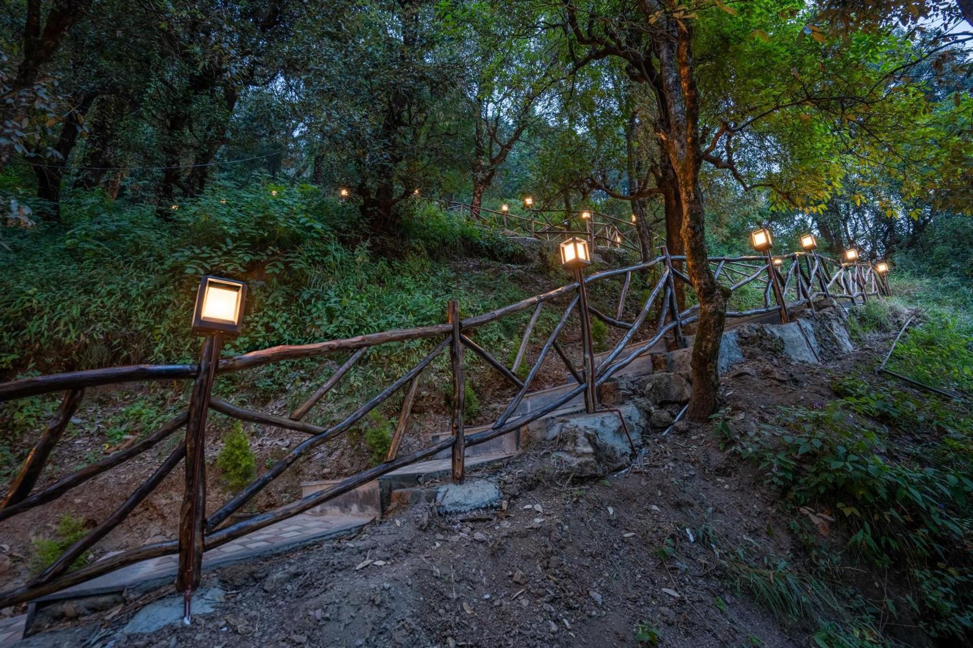 Hotel The Whispering Oaks Nainital Exterior foto