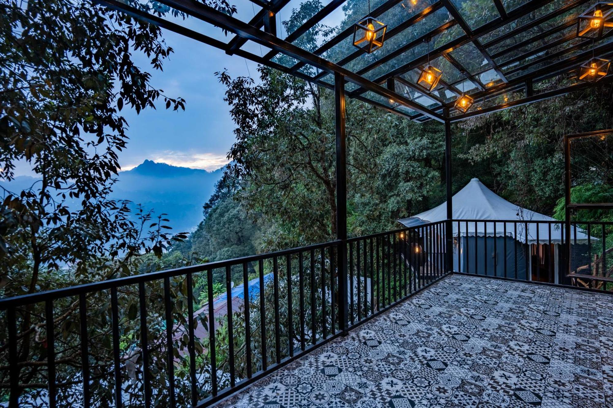 Hotel The Whispering Oaks Nainital Exterior foto